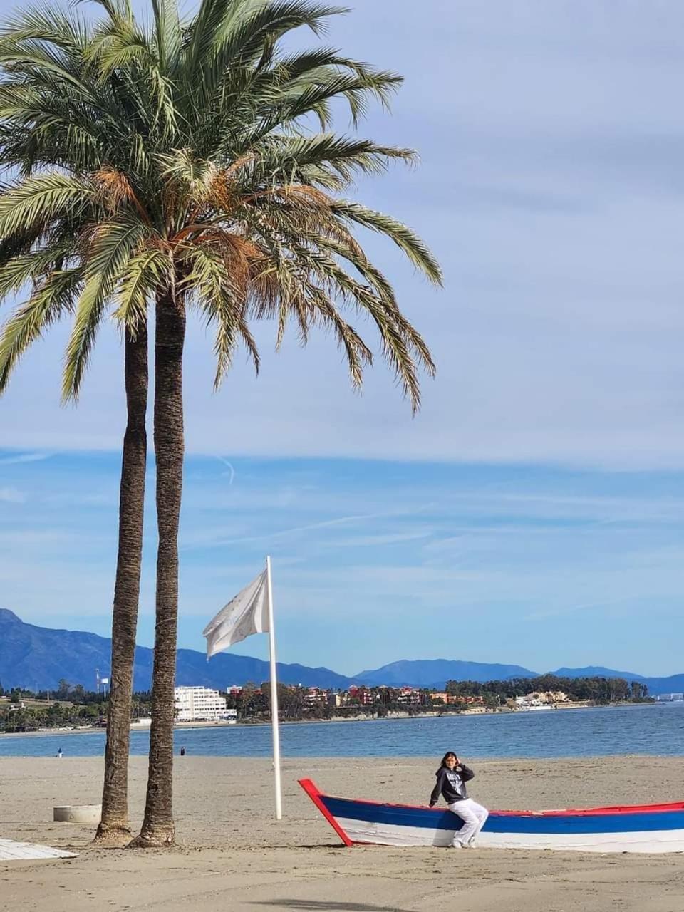 Apartment Beachfront Accommodation 埃斯特波纳 外观 照片